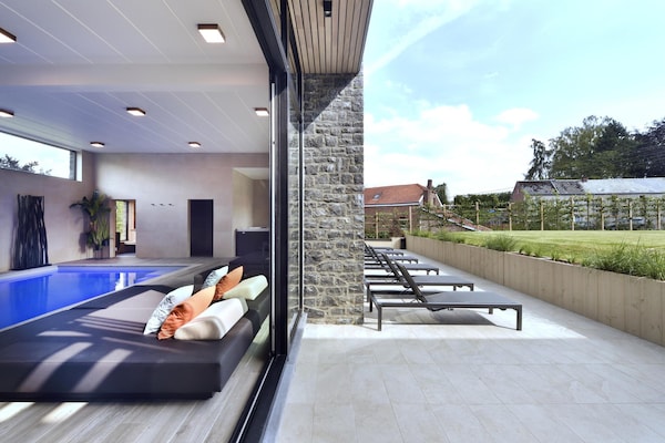 Foto van Villa met zwembad en suites voor 12 gasten - Vakantiehuis in Durby - TerraceBalcony