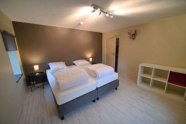 Foto van Dorpshuis in Ambly met buitenzwembad - Vakantiehuis in Nassogne, Ambly - BedRoom