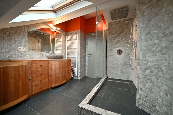 Foto van Dorpshuis in Ambly met buitenzwembad - Vakantiehuis in Nassogne, Ambly - BathRoom