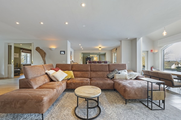Foto van Luxe Landhuis met Zwembad Ardennen - Vakantiehuis in Manhay - LivingRoom