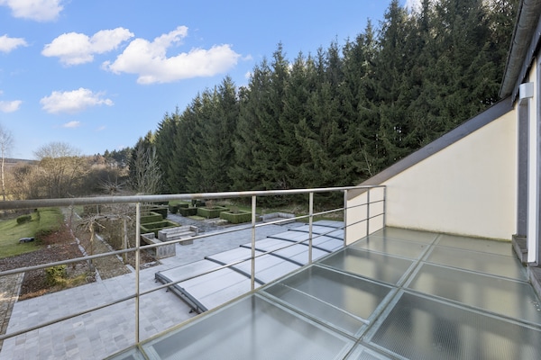Foto van Luxe Landhuis met Zwembad Ardennen - Vakantiehuis in Manhay - Terrace