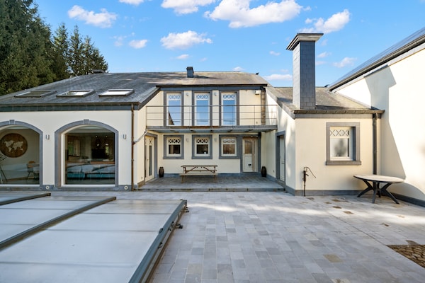 Foto van Luxe Landhuis met Zwembad Ardennen - Vakantiehuis in Manhay - ExteriorSummer