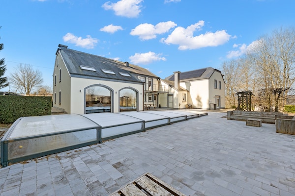 Foto van Luxe Landhuis met Zwembad Ardennen - Vakantiehuis in Manhay - ExteriorSummer