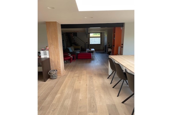 Foto van Vakantiehuis met zwembad en grote tuin - Vakantiehuis in Sint-Denijs - DiningRoom