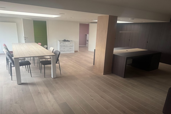 Foto van Vakantiehuis met zwembad en grote tuin - Vakantiehuis in Sint-Denijs - DiningRoom