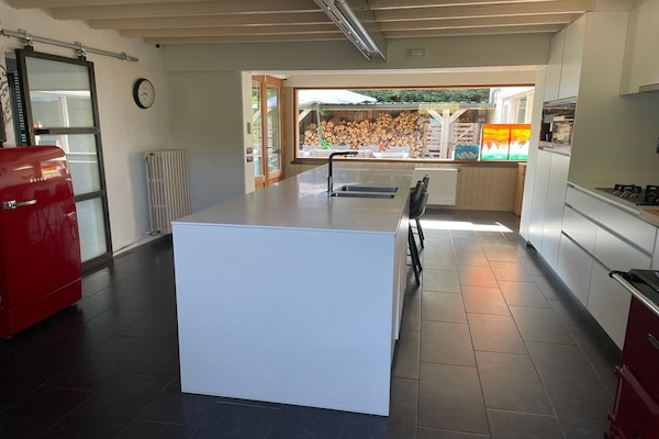 Foto van Vakantiehuis met zwembad en grote tuin - Vakantiehuis in Sint-Denijs - Kitchen