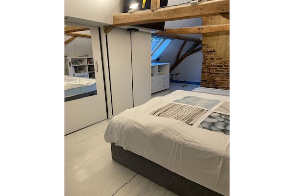 Foto van Vakantiehuis met zwembad en grote tuin - Vakantiehuis in Sint-Denijs - BedRoom