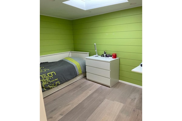 Foto van Vakantiehuis met zwembad en grote tuin - Vakantiehuis in Sint-Denijs - BedRoom