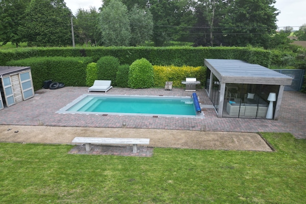 Foto van Vakantiehuis met zwembad en grote tuin - Vakantiehuis in Sint-Denijs - PoolOfHouse