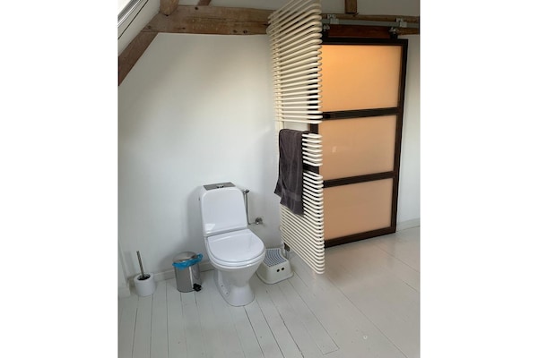 Foto van Vakantiehuis met zwembad en grote tuin - Vakantiehuis in Sint-Denijs - BathRoom
