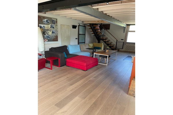 Foto van Vakantiehuis met zwembad en grote tuin - Vakantiehuis in Sint-Denijs - LivingRoom