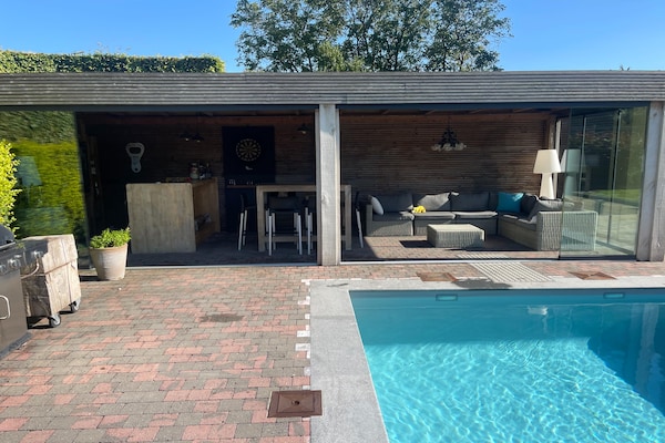 Foto van Vakantiehuis met zwembad en grote tuin - Vakantiehuis in Sint-Denijs - ExteriorSummer