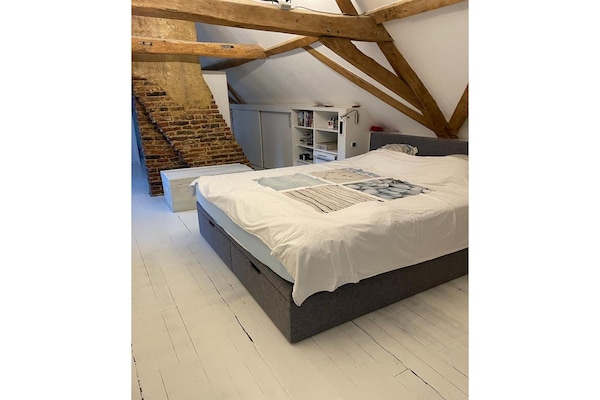 Foto van Vakantiehuis met zwembad en grote tuin - Vakantiehuis in Sint-Denijs - BedRoom