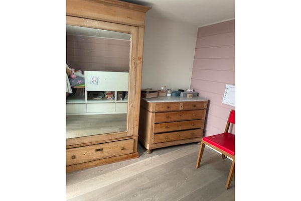 Foto van Vakantiehuis met zwembad en grote tuin - Vakantiehuis in Sint-Denijs - LivingRoom