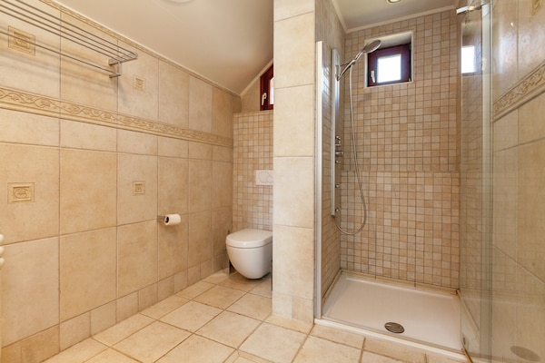 Foto van Villaverblijf met zwembad en sauna - Vakantiehuis in Koksijde - BathRoom