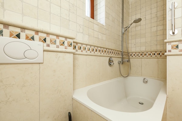 Foto van Villaverblijf met zwembad en sauna - Vakantiehuis in Koksijde - BathRoom