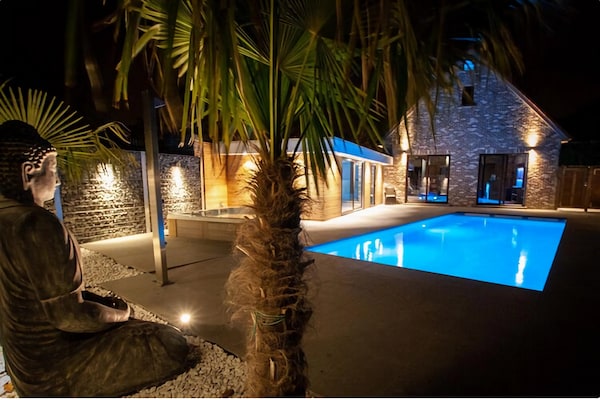 Foto van Villa met zwembad te Erembodegem - Vakantiehuis in Erembodegem - PoolOfHouse