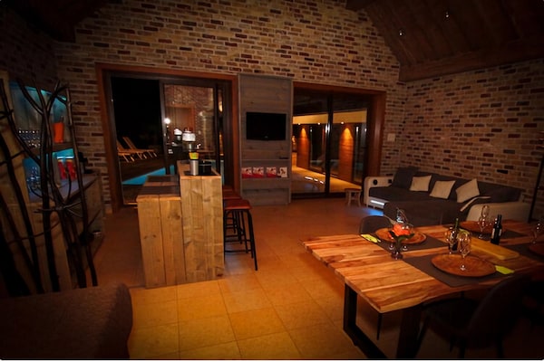 Foto van Villa met zwembad te Erembodegem - Vakantiehuis in Erembodegem - LivingRoom