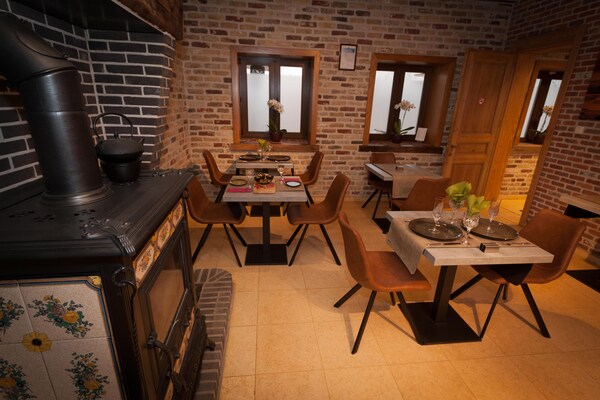 Foto van Villa met zwembad te Erembodegem - Vakantiehuis in Erembodegem - DiningRoom