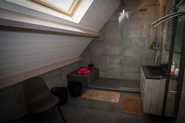 Foto van Villa met zwembad te Erembodegem - Vakantiehuis in Erembodegem - BathRoom