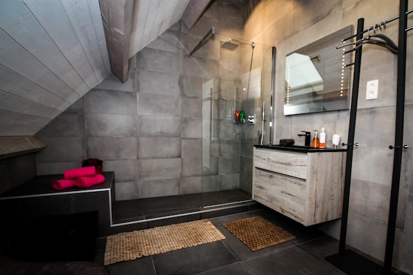 Foto van Villa met zwembad te Erembodegem - Vakantiehuis in Erembodegem - BathRoom
