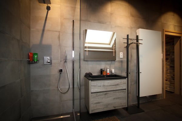 Foto van Villa met zwembad te Erembodegem - Vakantiehuis in Erembodegem - BathRoom
