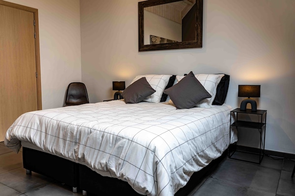 Foto van Villa met zwembad te Erembodegem - Vakantiehuis in Erembodegem - BedRoom