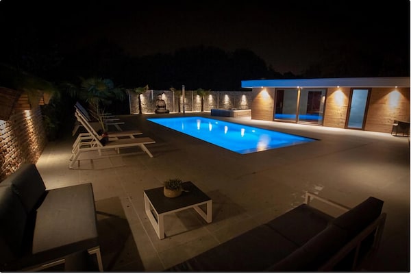 Foto van Villa met zwembad te Erembodegem - Vakantiehuis in Erembodegem - PoolOfHouse