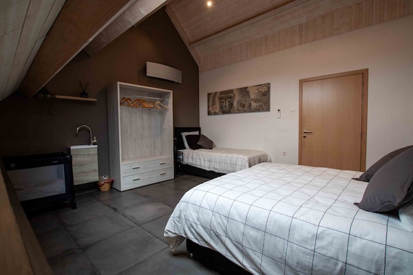 Foto van Villa met zwembad te Erembodegem - Vakantiehuis in Erembodegem - BedRoom