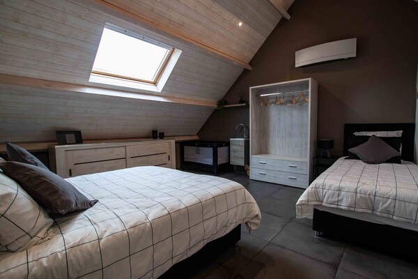 Foto van Villa met zwembad te Erembodegem - Vakantiehuis in Erembodegem - BedRoom