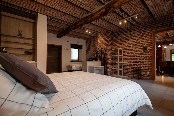 Foto van Villa met zwembad te Erembodegem - Vakantiehuis in Erembodegem - BedRoom