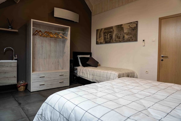 Foto van Villa met zwembad te Erembodegem - Vakantiehuis in Erembodegem - BedRoom