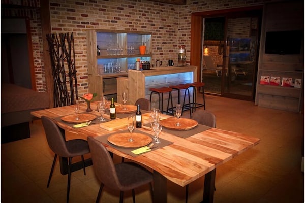Foto van Villa met zwembad te Erembodegem - Vakantiehuis in Erembodegem - DiningRoom