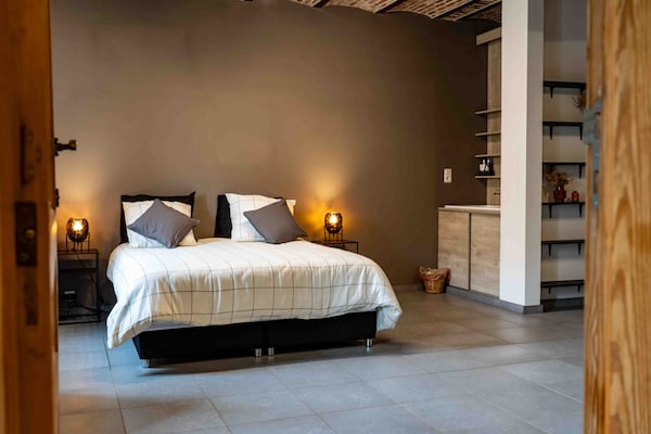 Foto van Villa met zwembad te Erembodegem - Vakantiehuis in Erembodegem - BedRoom