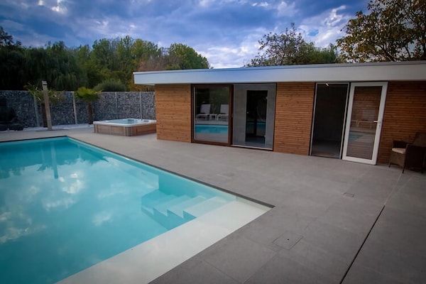 Foto van Villa met zwembad te Erembodegem - Vakantiehuis in Erembodegem - PoolOfHouse