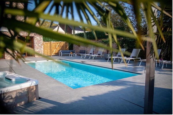 Foto van Villa met zwembad te Erembodegem - Vakantiehuis in Erembodegem - PoolOfHouse