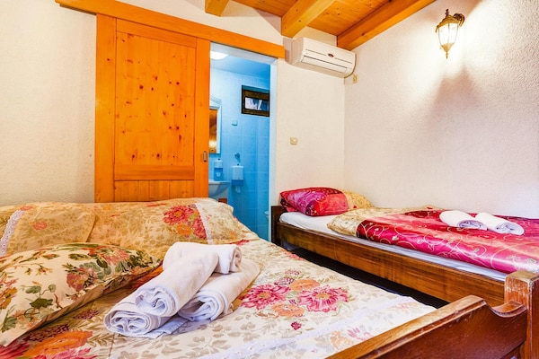Foto van Villa in Starigrad bij Nationaal Park Paklenica - Vakantiehuis in Starigrad Paklenica - BedRoom