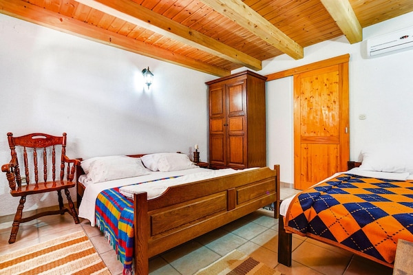 Foto van Villa in Starigrad bij Nationaal Park Paklenica - Vakantiehuis in Starigrad Paklenica - BedRoom