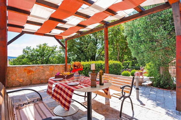 Foto van Villa in Starigrad bij Nationaal Park Paklenica - Vakantiehuis in Starigrad Paklenica - terrace