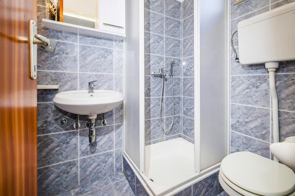 Foto van Vakantiehuis in Rovanjska met Zeezicht - Vakantiehuis in Jasenice - BathRoom