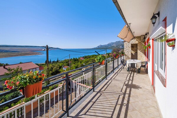 Foto van Vakantiehuis in Rovanjska met Zeezicht - Vakantiehuis in Jasenice - terrace