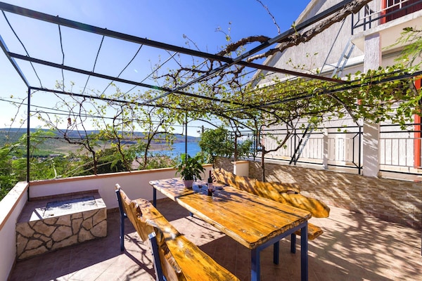 Foto van Vakantiehuis in Rovanjska met Zeezicht - Vakantiehuis in Jasenice - terrace