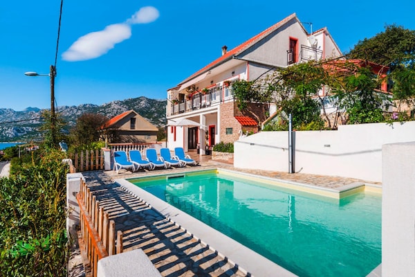 Foto van Vakantiehuis in Rovanjska met Zeezicht - Vakantiehuis in Jasenice - PoolOfHouse
