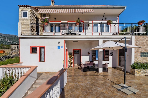 Foto van Vakantiehuis in Rovanjska met Zeezicht - Vakantiehuis in Jasenice - ExteriorSummer