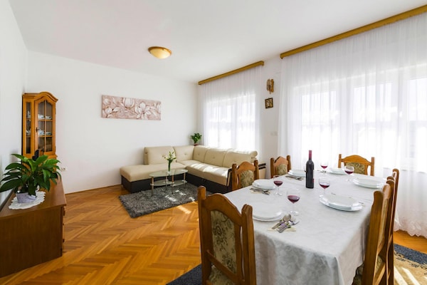 Foto van Vakantiehuis in Rovanjska met Zeezicht - Vakantiehuis in Jasenice - LivingRoom