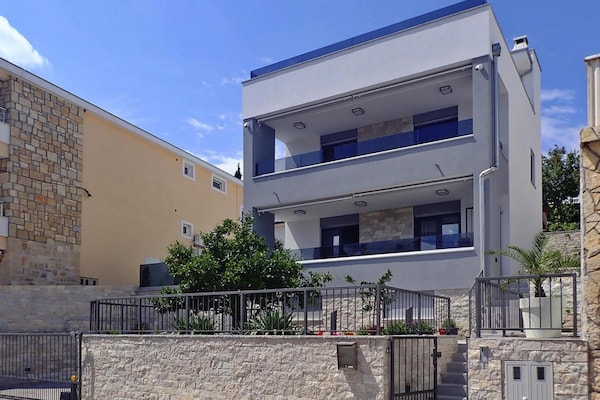 Foto van Vakantiehuis Maslenica met Privézwembad - Vakantiehuis in Maslenica - ExteriorSummer