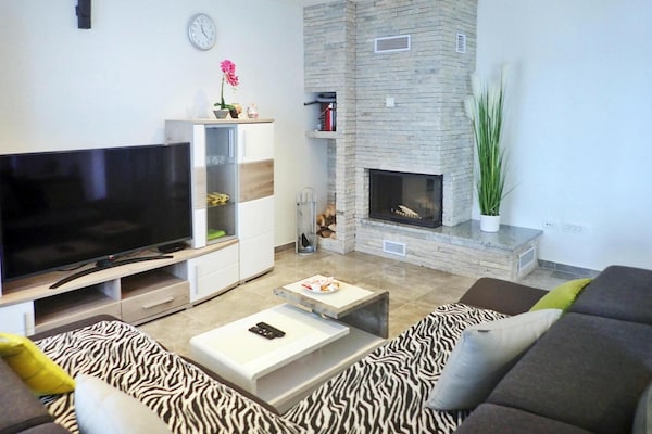 Foto van Vakantiehuis Maslenica met Privézwembad - Vakantiehuis in Maslenica - LivingRoom