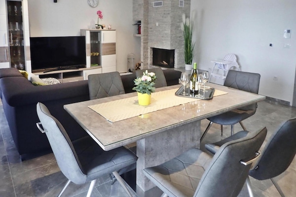 Foto van Vakantiehuis Maslenica met Privézwembad - Vakantiehuis in Maslenica - DiningRoom
