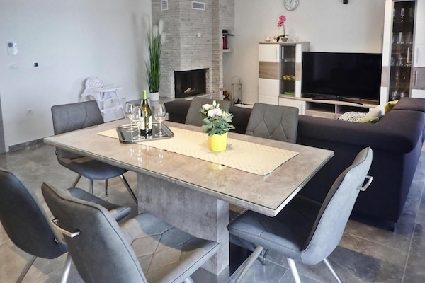 Foto van Vakantiehuis Maslenica met Privézwembad - Vakantiehuis in Maslenica - DiningRoom