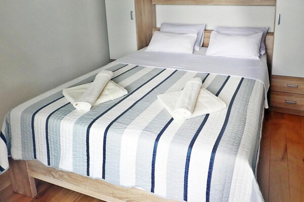 Foto van Vakantiehuis Maslenica met Privézwembad - Vakantiehuis in Maslenica - BedRoom